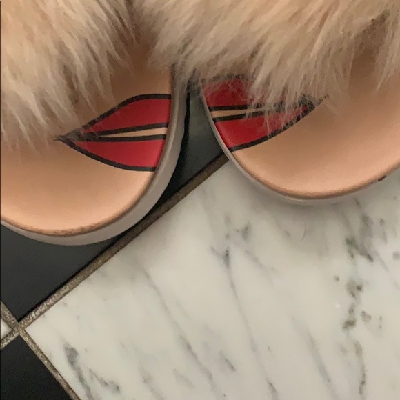 Ugg Sandals - Picture 3 of 6